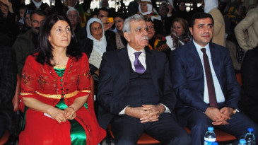 Demirtaş: Vergiyi iktidara geldiğimiz gün kaldırabiliriz