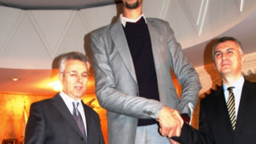 Sultan Kösen’e Başbakan Davutoğlu’ndan ev sözü