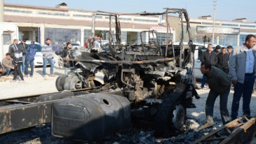 Nusaybin’de iki araç ateşe verildi
