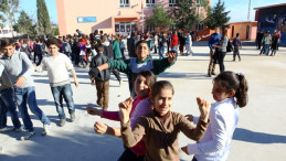 Her teneffüste dans ediyorlar