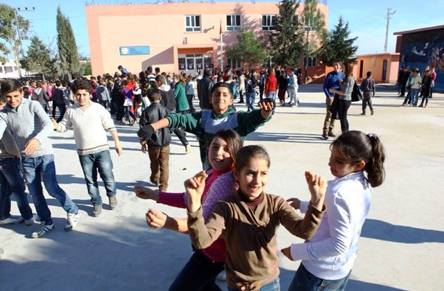 Her teneffüste dans ediyorlar