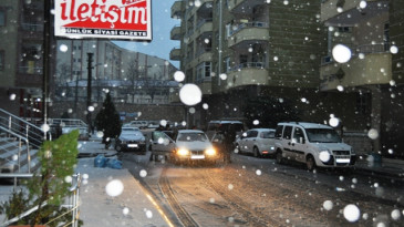Tarihi kent beyaz gelinliğe büründü