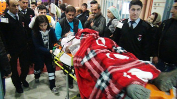 İki araç şarampole yuvarlandı: 1 ölü, 4 yaralı