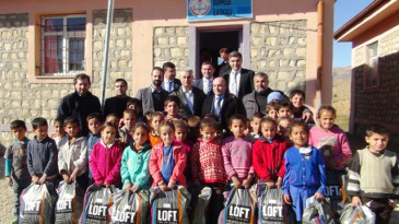 Öğrencilere giyim yardımı