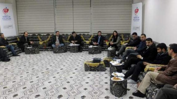 “Gençlerin her türlü sıkıntılarında yanlarında olmalıyız”