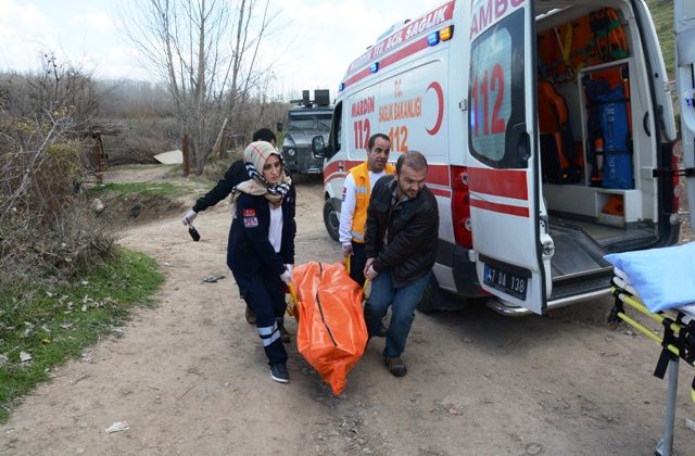 Dere kenarında kadın cesedi bulundu