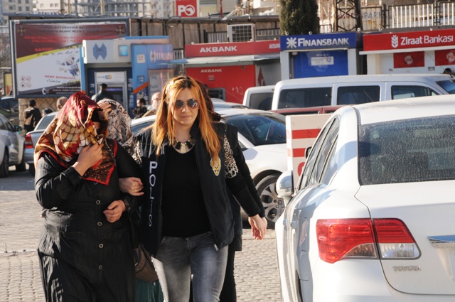 Mardin'de, 9 iş yerinden hırsızlık yaptığı iddiasıyla 2 kadın gözaltına