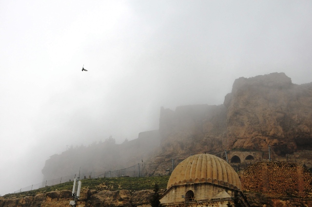 Mardin'de etkili olan sis, seyri güzel manzara oluşturdu.