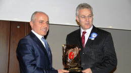 Vergi rekortmenleri ödüllendirildi