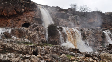 Derik’te şelale yıllar sonra suyla buluştu