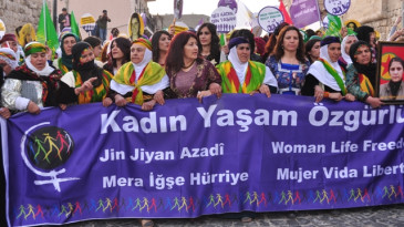 Kadınların Yürüyüşüne Yoğun Katılım