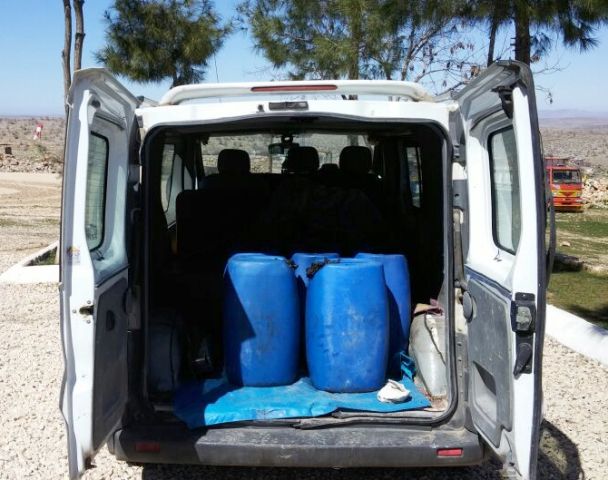 Midyat ilçesinde 815 litre kaçak motorin ele geçirildi.