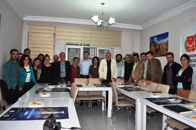 Mardin Gazeteciler Cemiyetinin açtığı gazetecilik kurslarına gençler yoğun ilgi gösterdi.