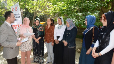 30 kadın kursiyere sertifika