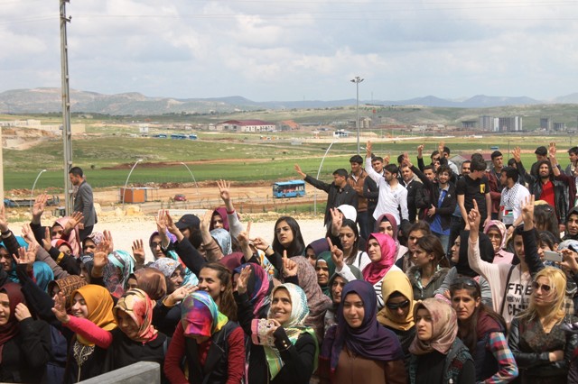 Mardin Artuklu Üniversitesi’nde (MAÜ), öğrenciler tarafından ilk kez kampüs alanında