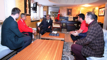Milli sporcu Danış’tan Vali Koçak’a ziyaret