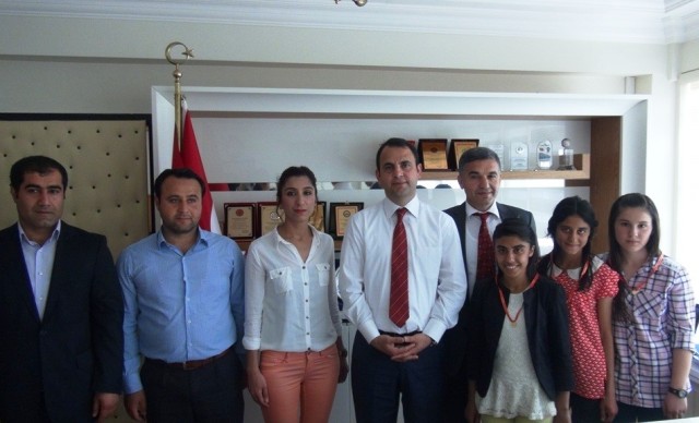 Başarılı öğrenciler altınla ödüllendirildi