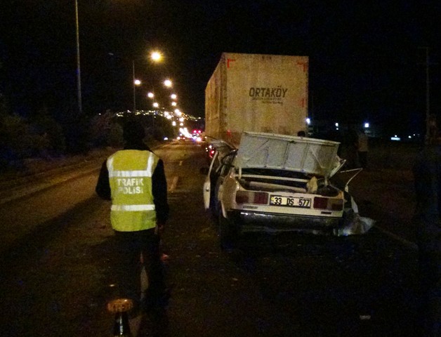 Kızıltepe ilçesinde tıra çarpan otomobildeki uzman çavuş hayatını kaybetti. Alınan