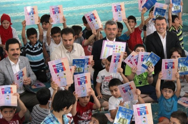 Çocuklar camiye koştu