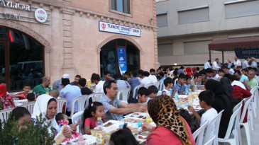 Mültecilere “İyilik Sofrası” iftarı