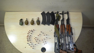 Şüpheli çuvaldan silah ve mühimmat çıktı