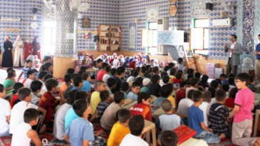 Kur’an kurslarında eğitim devam ediyor
