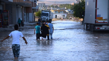 Tamir edilen içme su hattı tekrar patladı
