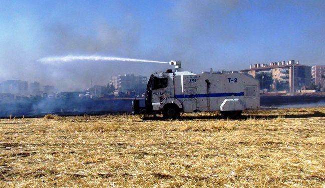 Yangına TOMA’lı müdahale