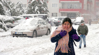 Mardin´de akşamüstü başlayan ve etkili olan kar yağışı nedeniyle eğitim