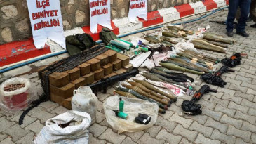 Derik’te mühimmat ele geçirildi