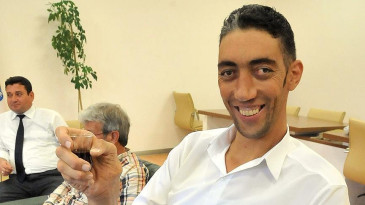 “Dünyanın en uzun adamı” Hollywood yolunda