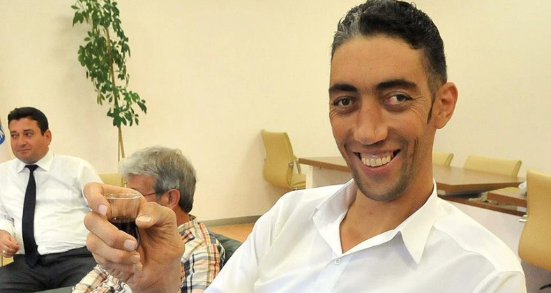 “Dünyanın en uzun adamı” Hollywood yolunda