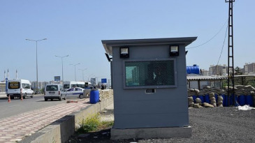 Polis noktalarına zırhlı kulübeler yerleştiriliyor