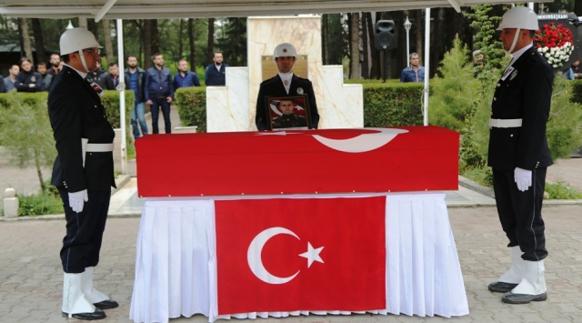 Şehit polis dualarla uğurlandı