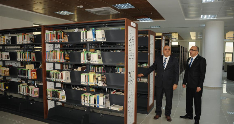 Üniversiteden tam donanımlı kütüphane