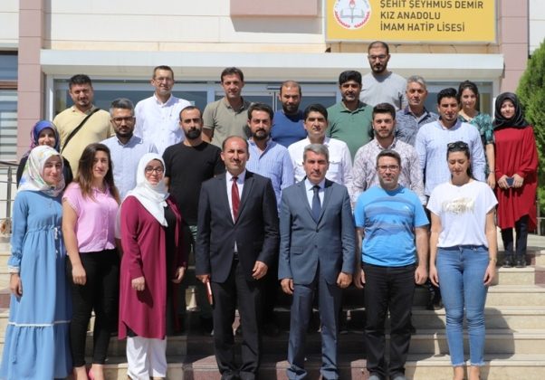 “Gelecek nesillerimizin yetişmesinde en büyük paye öğretmenlerimizindir”