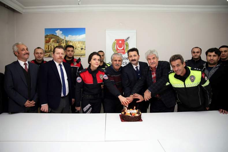 Mardin İl Emniyet Müdürü Hasan Onar, gazetecilerin gününü yaş pasta