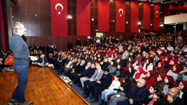 Öğrenciler’den “Derin Uzayda Bilim Konferansı”na yoğun ilgi