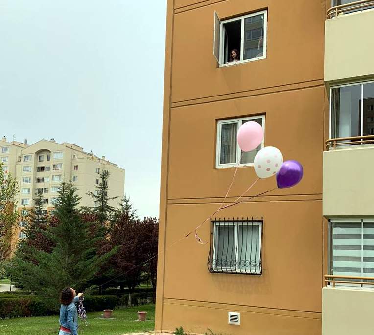 Almila Ceyda’ya öğretmeninden 23 Nisan sürprizi. Türkiye’de korona virüs nedeniyle
