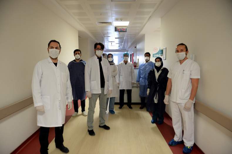 Mardin Devlet Hastanesinde kurulan PCR laboratuvarında günlük 700 koronavirüs testi