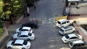 Mardin Artuklu ilçesi 13 Mart Mahallesinde bulunan ve  trafiğe kapalı