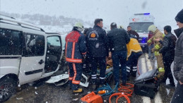 VİDEO-Hop geçidinde feci kaza: 4 kişi öldü, 5 kişi yaralandı