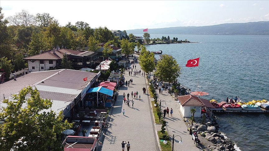 Bayram tatili için Türkiye’nin dört bir yanında rezervasyon yoğunluğu yaşanıyor