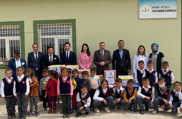 Köy okullarına oyuncak yardımı