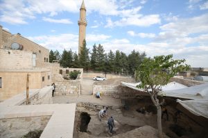 Mardin’in Midyat ilçesinde içinde ibadethane, silo, su kuyuları bulunan ve