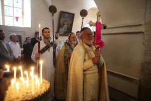 Mardin‘de yaşayan Süryaniler, Paskalya Bayramı’nı Kırklar Kilisesi’nde düzenlenen ayinle kutladı.