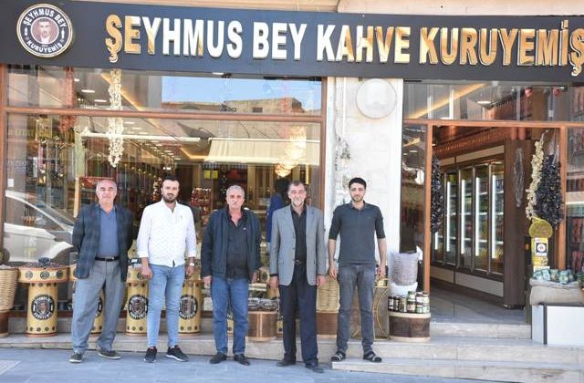 Türkiye’de bir ilk: Pekmez ve susamdan badem şekeri yaptılar