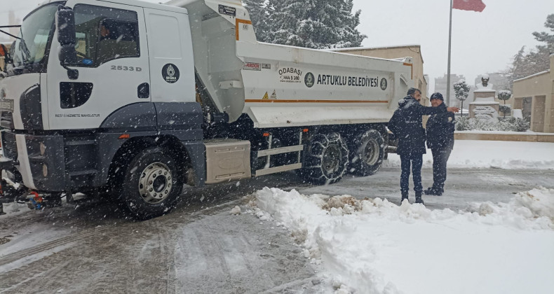 Artuklu Belediyesi Ekipleri Kar Mesaisinde