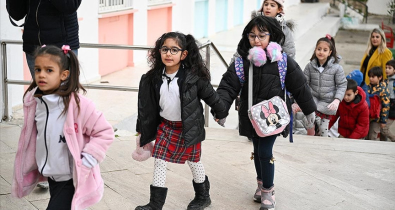 Depremin ardından 71 ilde ikinci dönemin ilk zili yarın çalacak