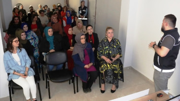 Midyat’ta, En İyi Narkotik Polisi Anne Projesi kapsamında eğitim verildi